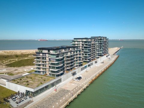  Pharos I, II en III doorverkopen, Breskens