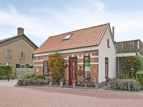  Dorpsplein 5, Graauw