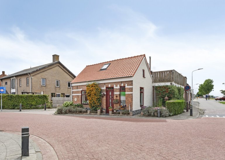  Dorpsplein 5, Graauw