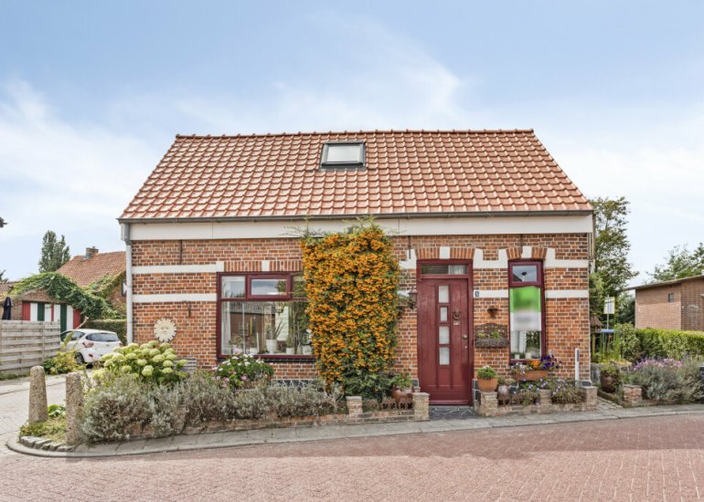  Dorpsplein 5, Graauw