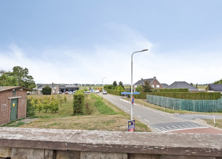  Dorpsplein 5, Graauw
