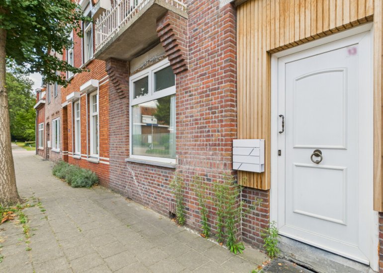 Westdam 13, Sas Van Gent