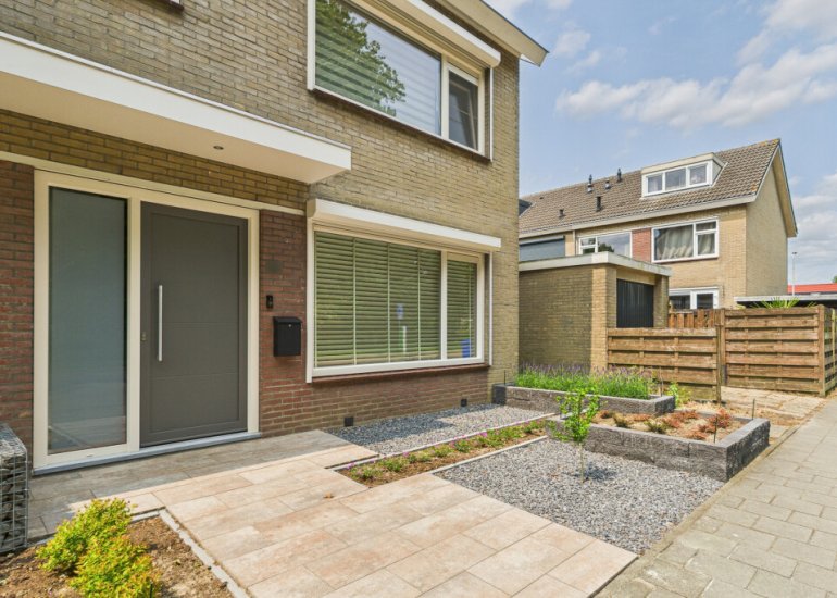 Madame Curiestraat 36, Terneuzen