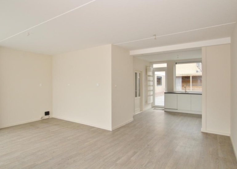  Zouterik 8, Philippine