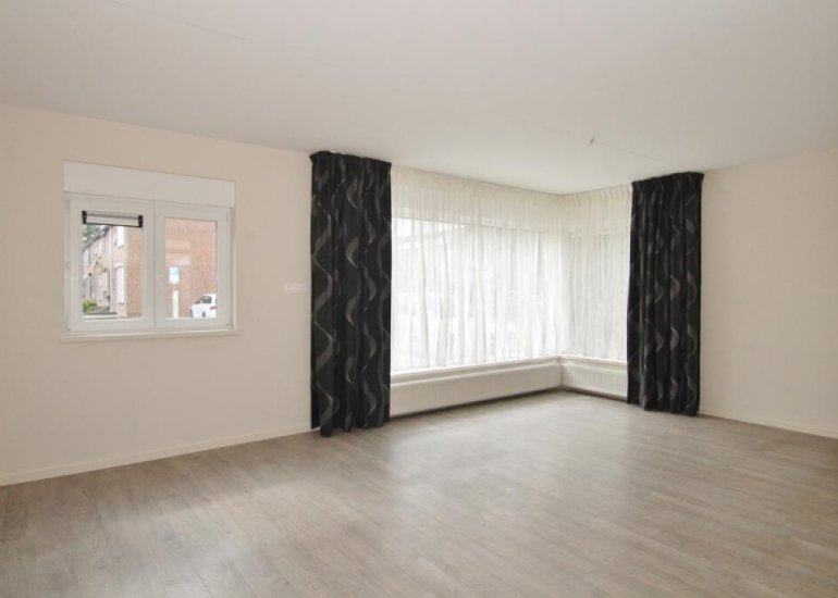  Zouterik 8, Philippine