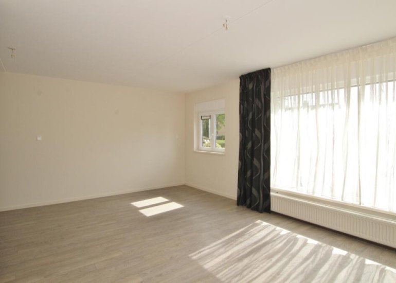  Zouterik 8, Philippine