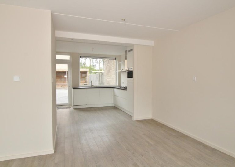  Zouterik 8, Philippine