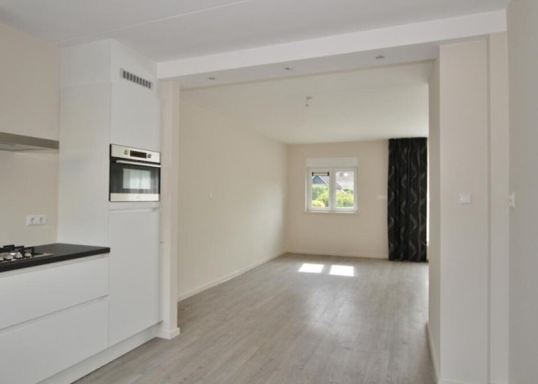  Zouterik 8, Philippine