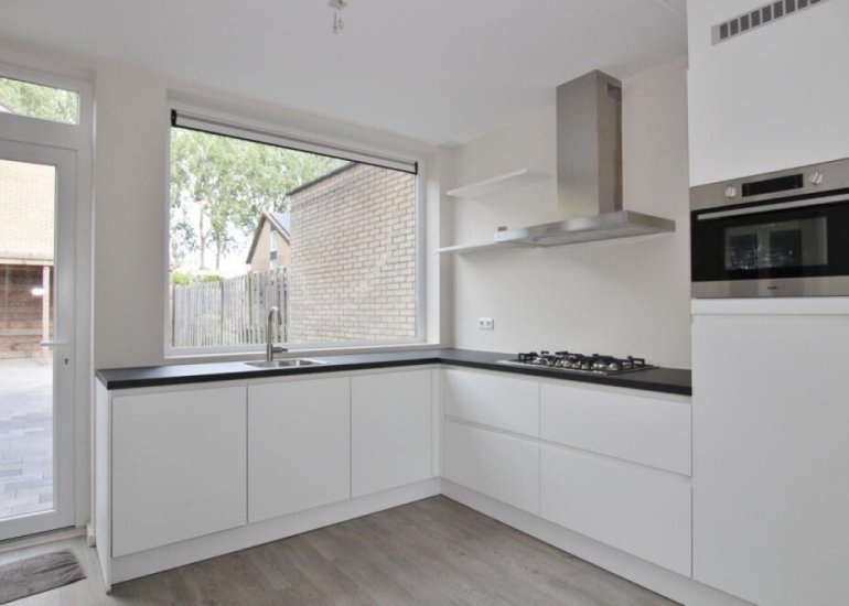  Zouterik 8, Philippine