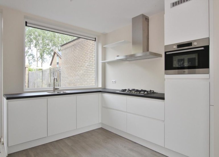  Zouterik 8, Philippine