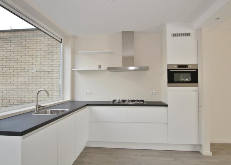  Zouterik 8, Philippine