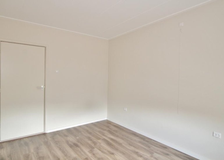  Zouterik 8, Philippine