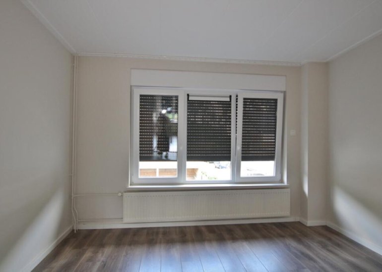  Zouterik 8, Philippine