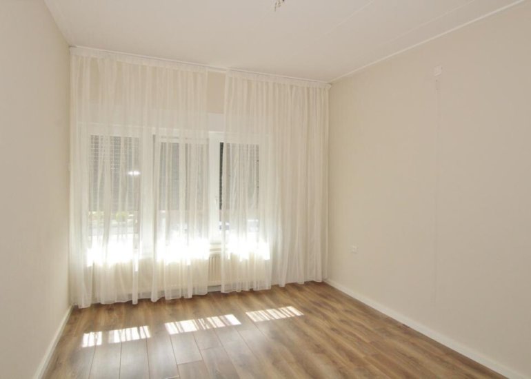  Zouterik 8, Philippine