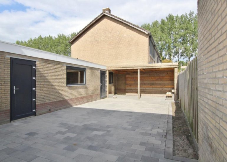  Zouterik 8, Philippine