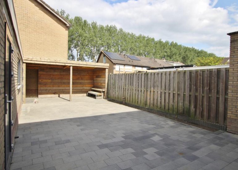  Zouterik 8, Philippine