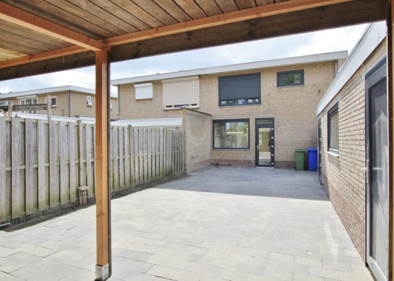  Zouterik 8, Philippine