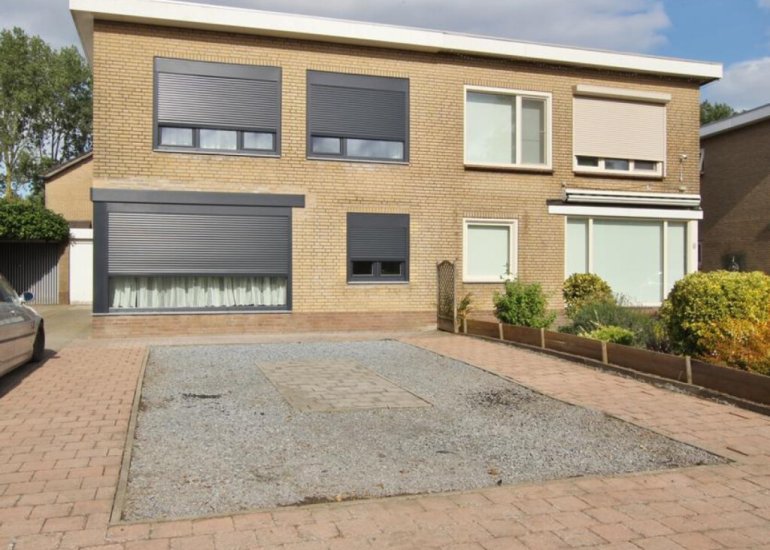  Zouterik 8, Philippine