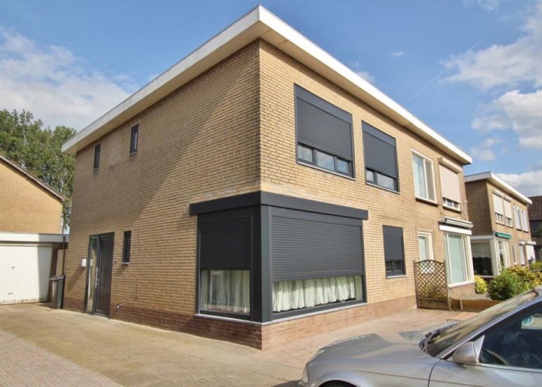  Zouterik 8, Philippine