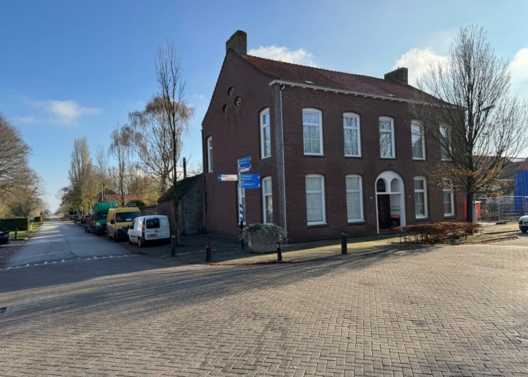  Schoolstraat 2, Hoofdplaat