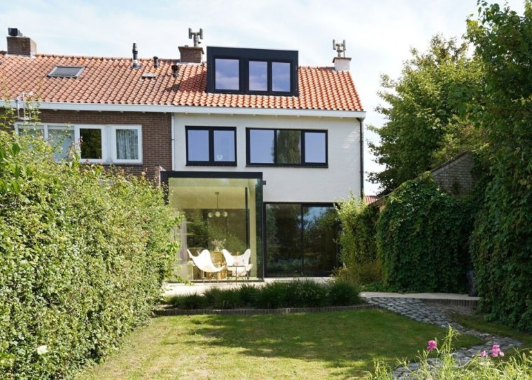 Oostburgsestraat 8, Zuidzande