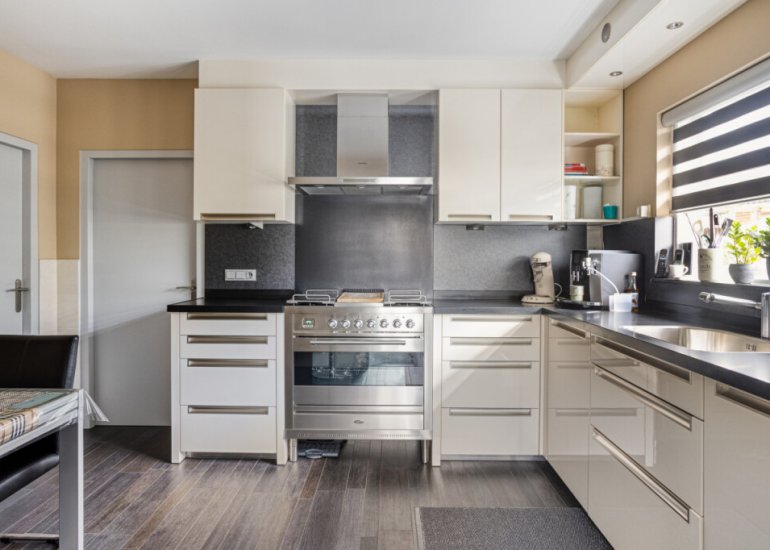  Elzenstraat 4, Sint Jansteen