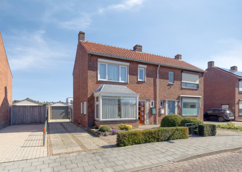  Burg. IJsebaertstraat 10, Sint Jansteen