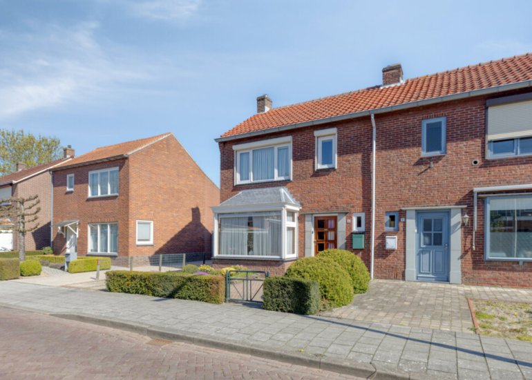  Burg. IJsebaertstraat 10, Sint Jansteen