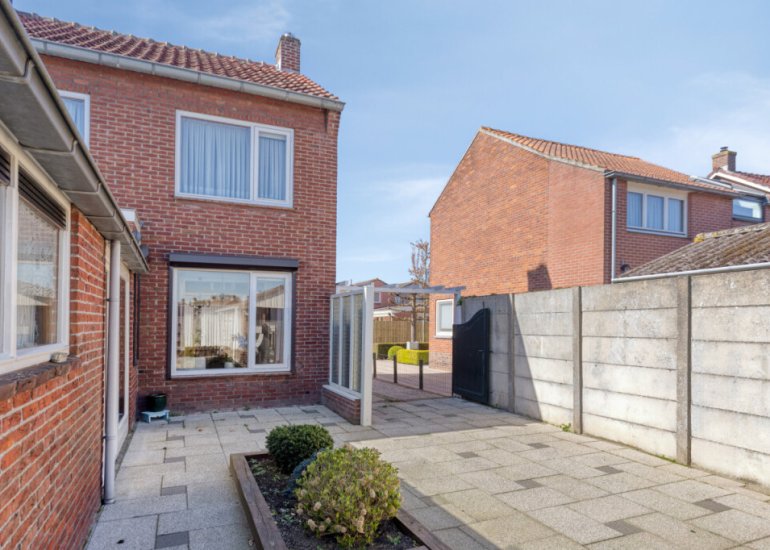  Burg. IJsebaertstraat 10, Sint Jansteen