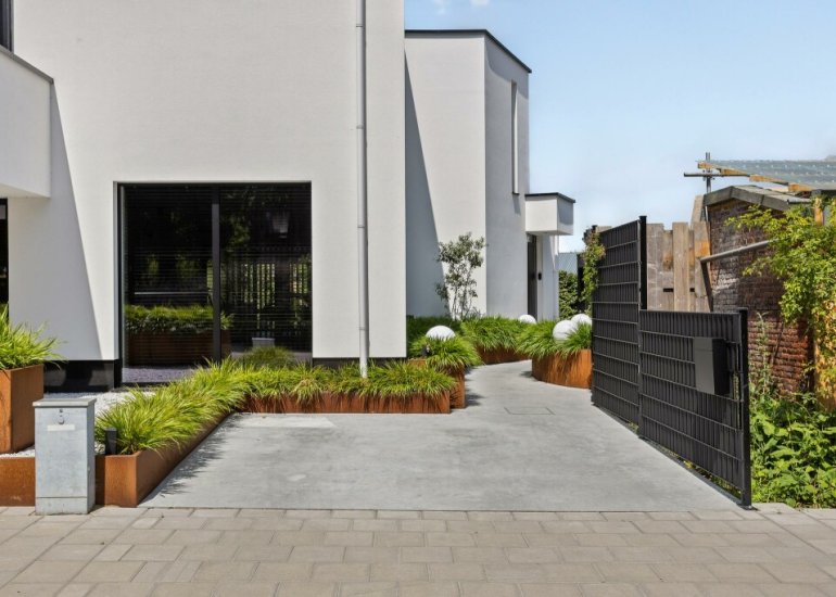  Dorpsplein 2, Zuiddorpe