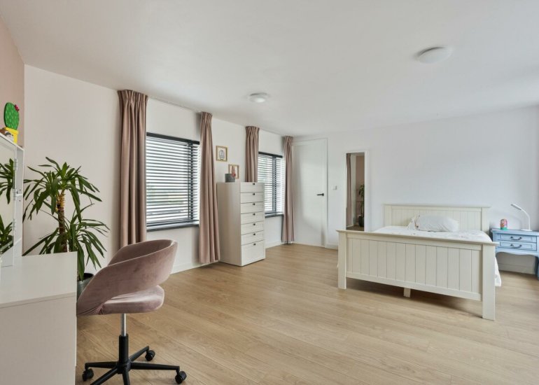  Dorpsplein 2, Zuiddorpe