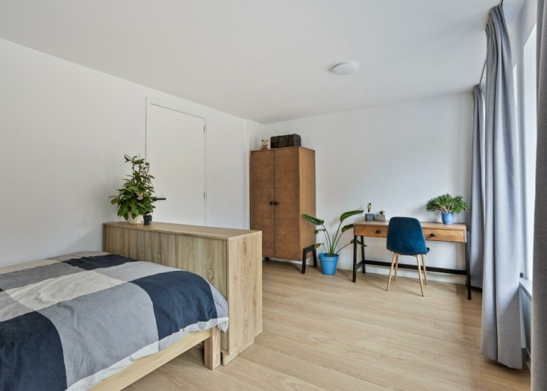  Dorpsplein 2, Zuiddorpe