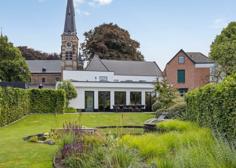  Dorpsplein 2, Zuiddorpe