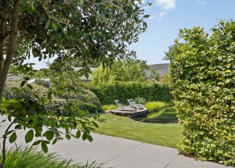  Dorpsplein 2, Zuiddorpe