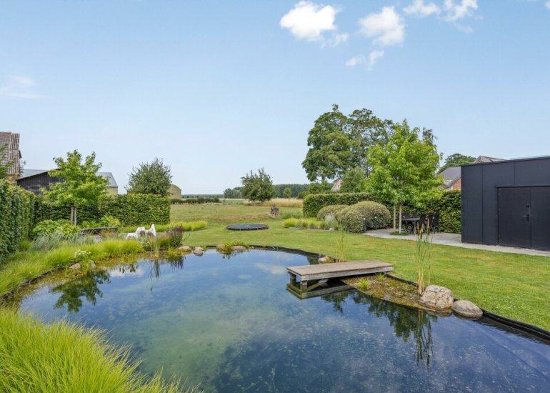  Dorpsplein 2, Zuiddorpe