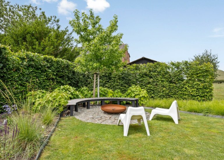  Dorpsplein 2, Zuiddorpe