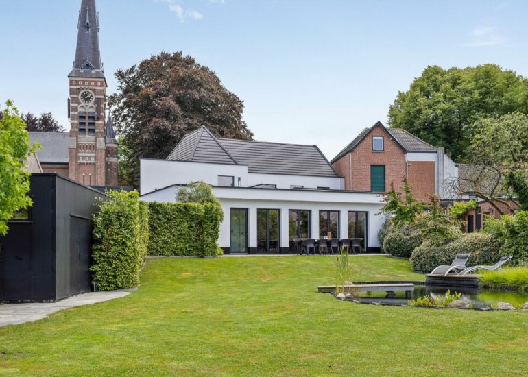  Dorpsplein 2, Zuiddorpe