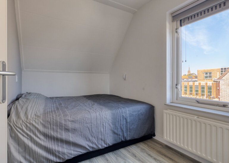  Pastoor J.A.M. van den Muijsenbergstraat 15, Hoofdplaat