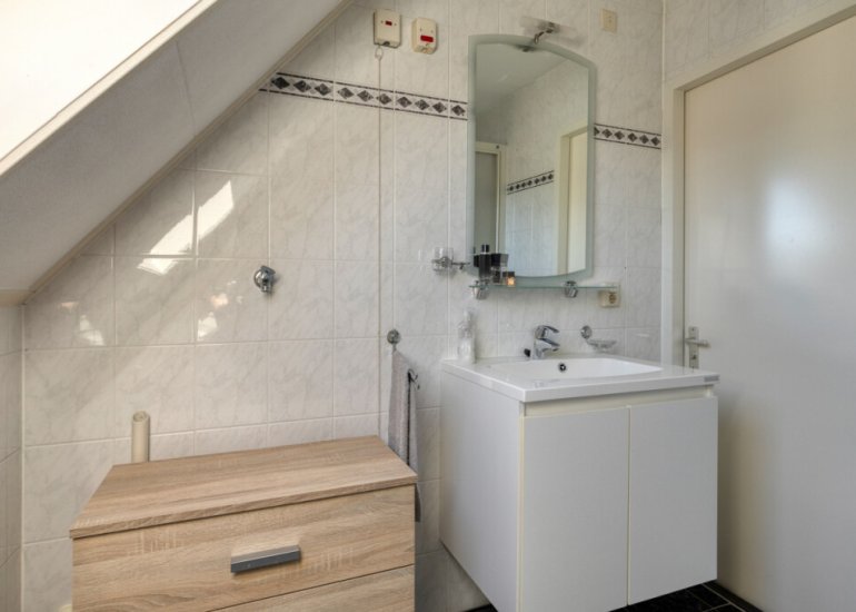  Pastoor J.A.M. van den Muijsenbergstraat 15, Hoofdplaat